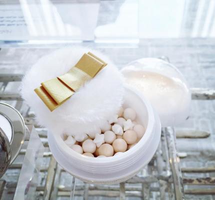    2016.    Guerlain