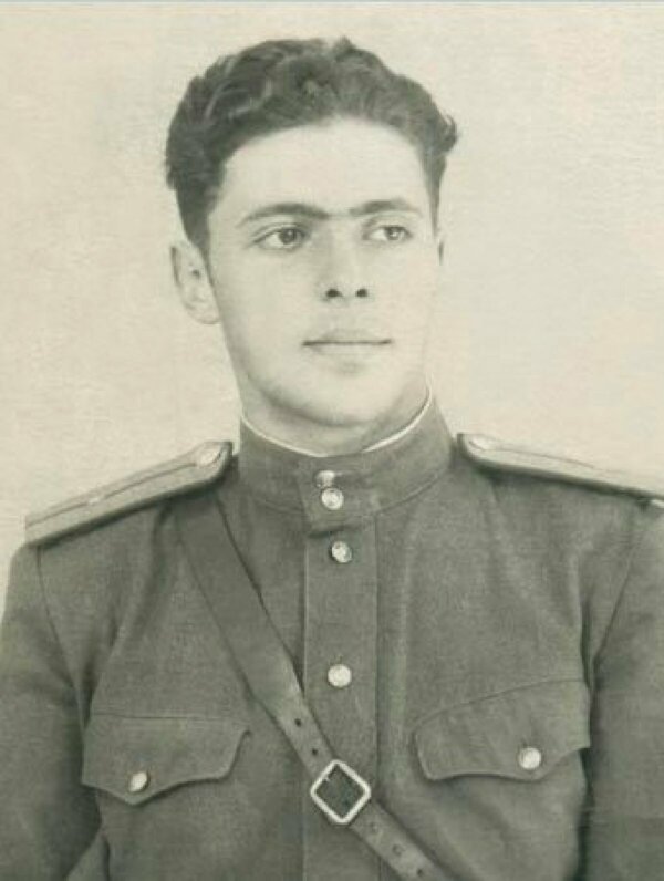 В 1941 году 17-летний Арнольд Кац был командирован в Московскую консерваторию для учебы на факультете военных дирижеров.